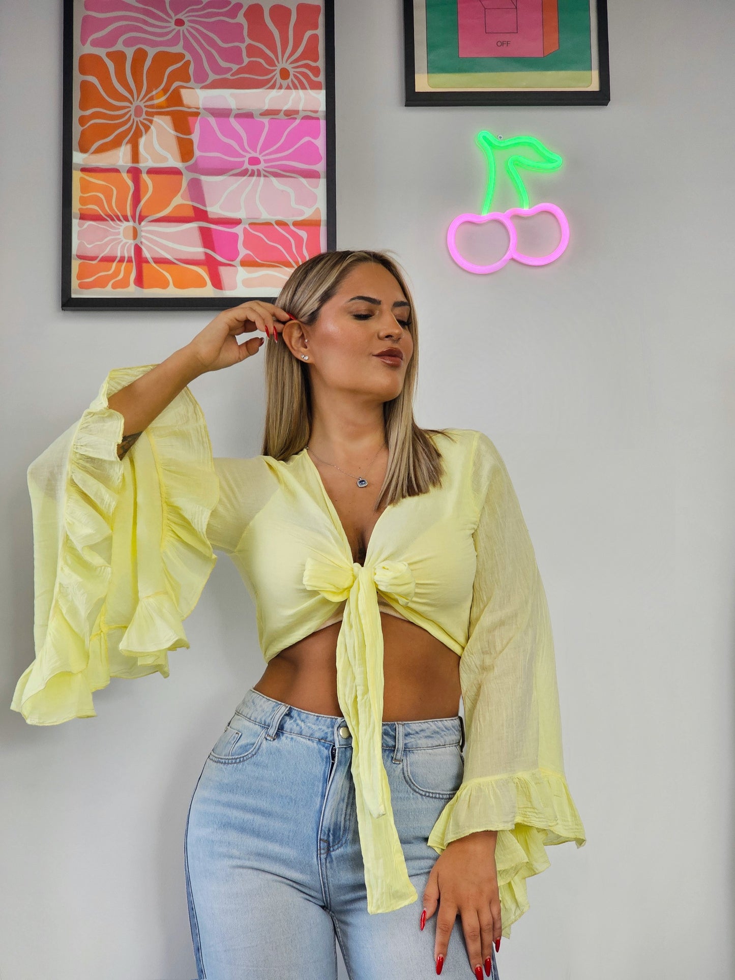 ΜΠΛΟΥΖΑ CROP TOP ME ΒΟΛΑΝ ΜΑΝΙΚΙΑ