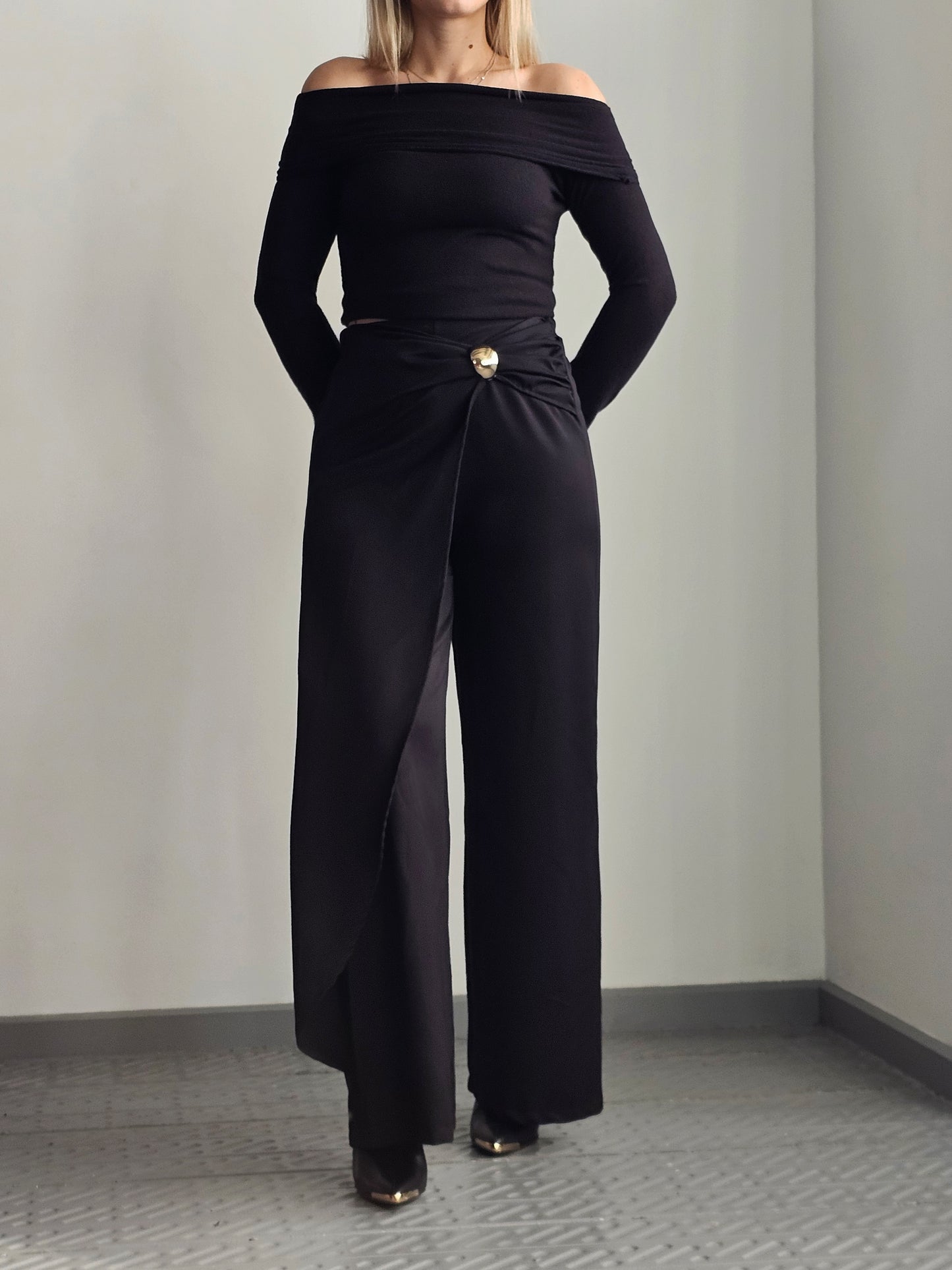 ΛΕΠΤΗ ΜΑΛΛΙΝΗ ΜΠΛΟΥΖΑ OFF-SHOULDER