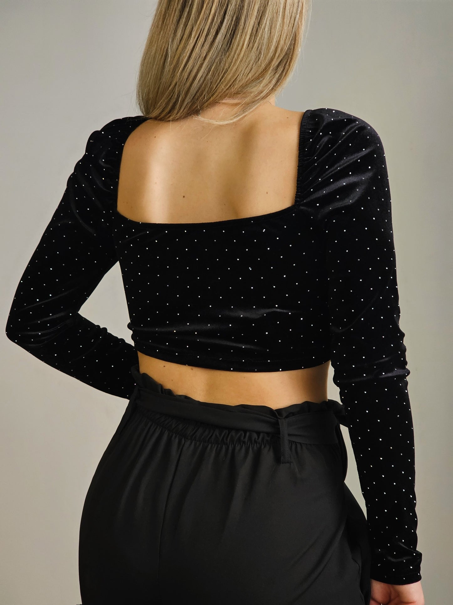 ΒΕΛΟΥΔΙΝΟ CROP TOP ΜΕ ΣΤΡΑΣ